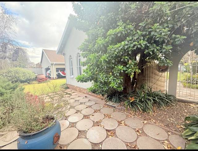 3 BEDROOM HOUSE FOR SALE IN VANDERBIJLPARK SE 2